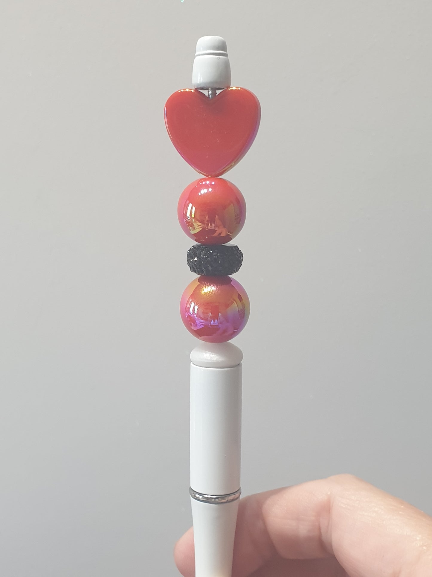 Hearts, white, pink and red. Very shiny with UV shimmer. 20mm Fit on Pen