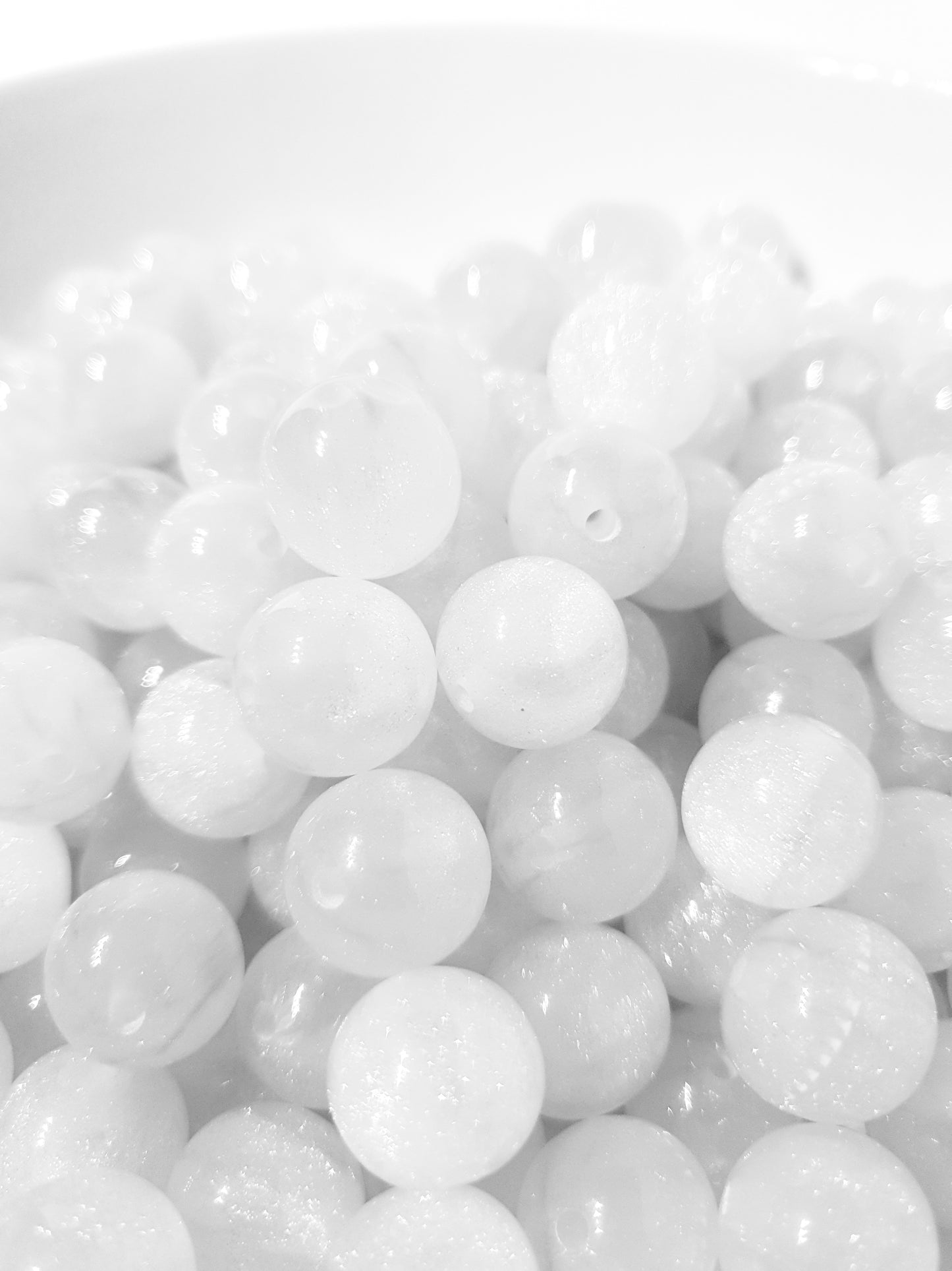 Round White Glitter beads. 16mm. Many colours in this collection. Perfect for your jewellery and beaded blanks.