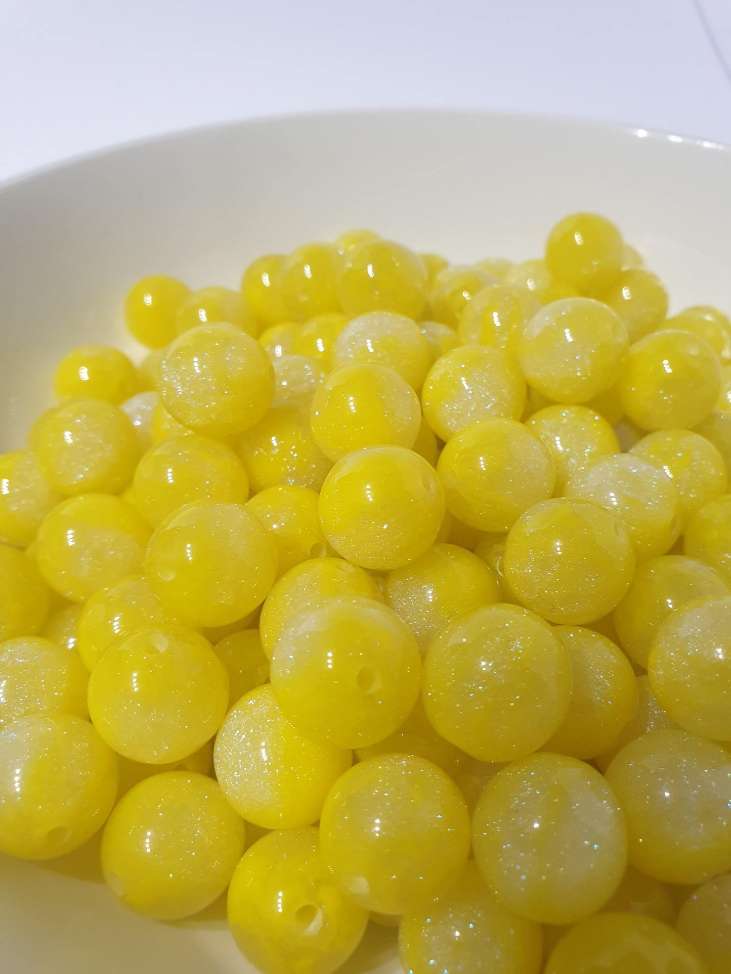 Round Yellow Glitter beads. 16mm. Many colours in this collection. Perfect for your jewellery and beaded blanks.