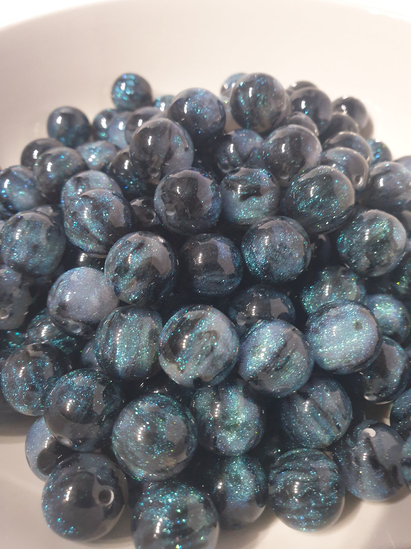 Round Black Glitter beads. 16mm. Many colours in this collection. Perfect for your jewellery and beaded blanks.